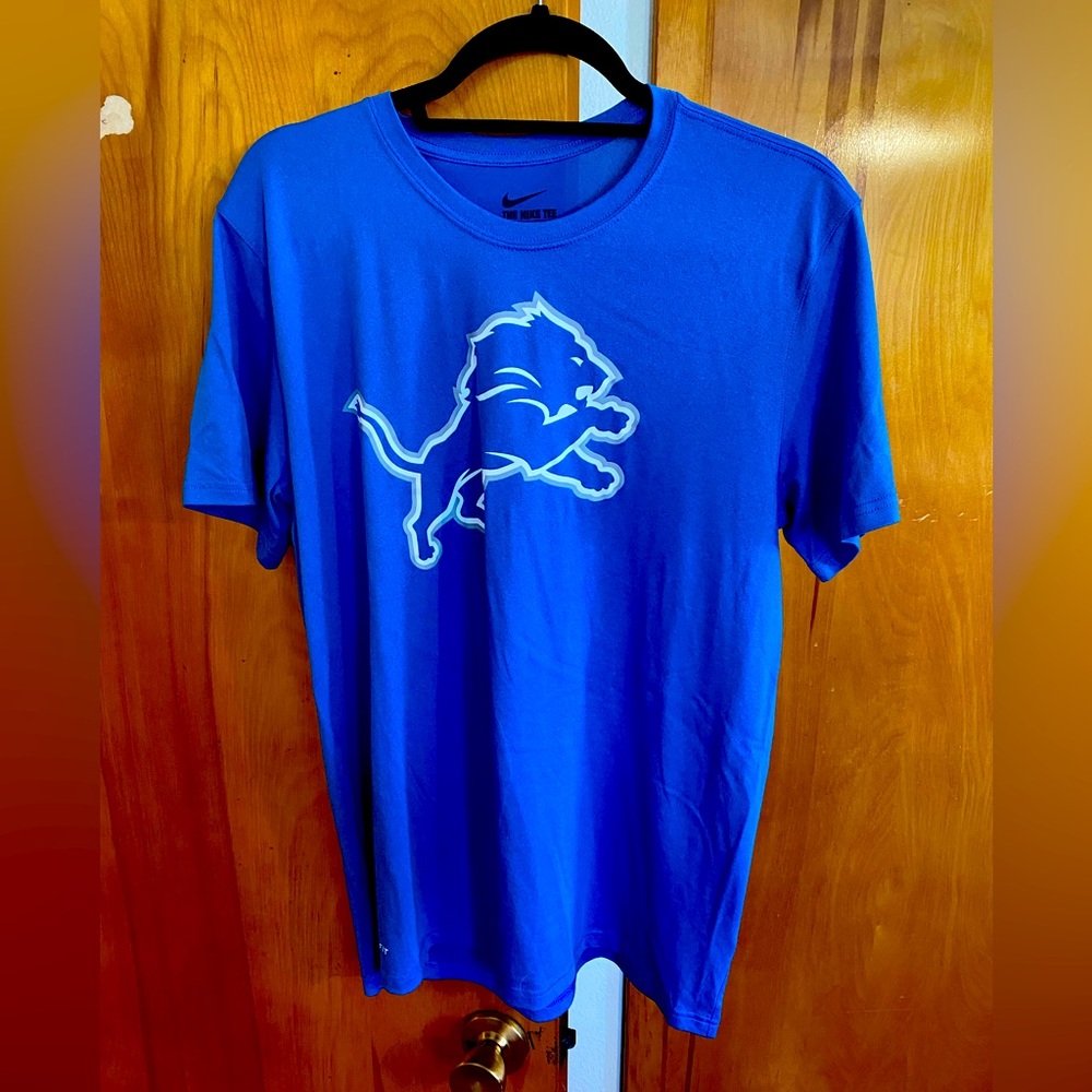 Lions Men’s tshirt in Large